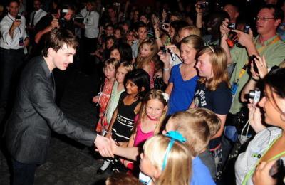 wizarding-world-of-harry-potter-red-carpet-premiere-harry-potter-13068813-594-451_1.jpg