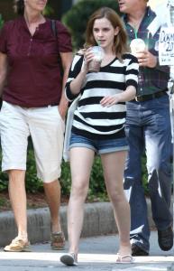 emma-watson-brown-freshman-orientatio-03.jpg