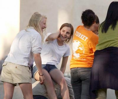 emma-watson-brown-freshman-orientatio-10.jpg