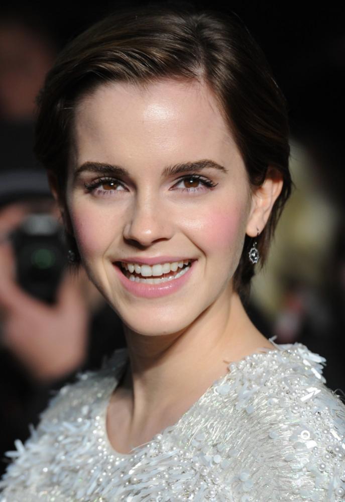 emma-watson-uk-premiere-my-week-with-marilyn-01.jpg