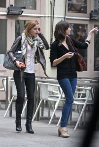 emmawatson-londoncandid22.jpg