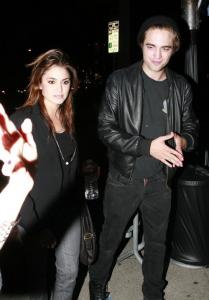 robert-pattinson-and-nikki-reed-romance-1.jpg