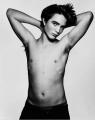 robert_pattison_shirtless_3_t1.jpg