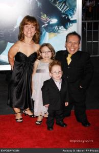 warwick-davis-and-family-harry-potter-gdfnx9.jpg