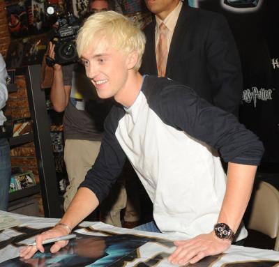 tom-felton-at-hot-topic-tom-felton-7507854-600-574_1.jpg
