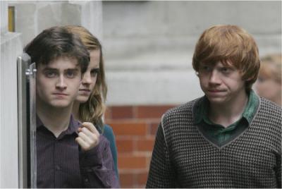 dh-behind-the-scenes-harry-potter-7441033-450-302.jpg